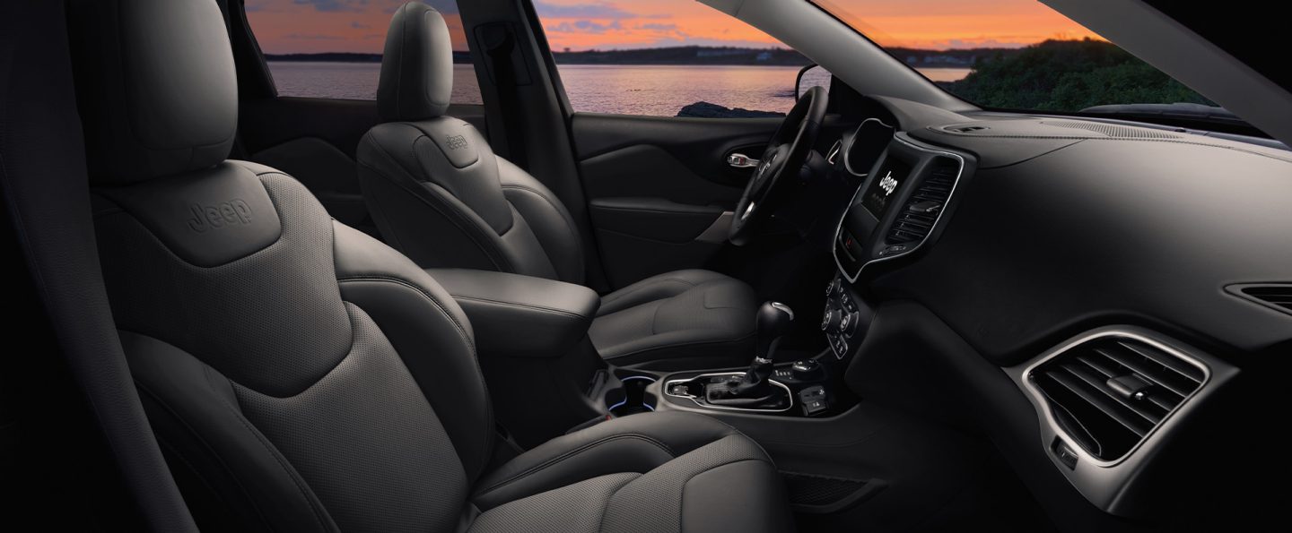 The interior of the 2021 Jeep Cherokee focusing on the front seats.